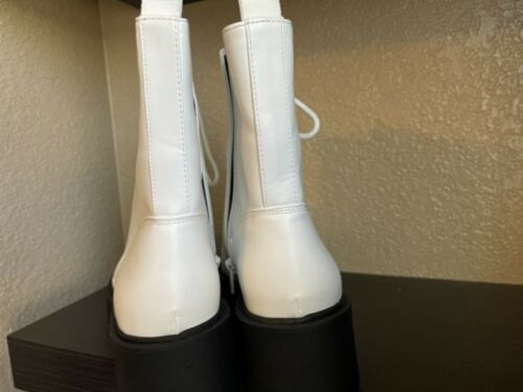 R2 Stomrie White Boots Shoes Womens Size 9.5 NEW With 2 in. Heels White Laces - Picture 3 of 7